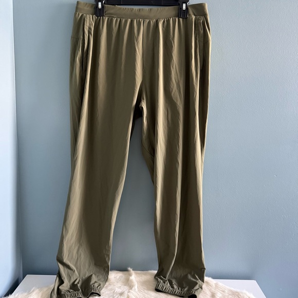 Lululemon Men’s Khaki Green Surge Jogger - Picture 1 of 9